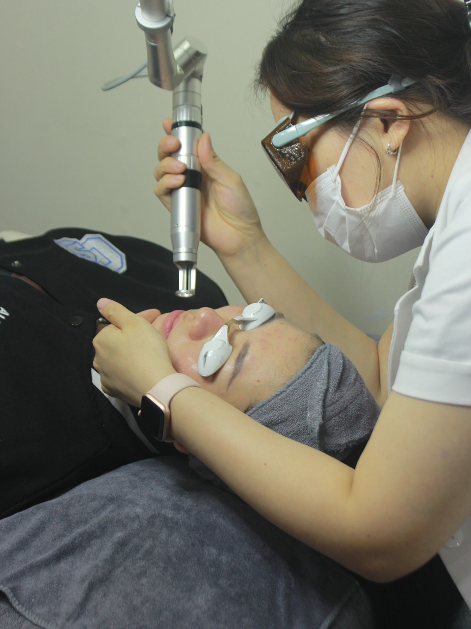 Tại sao cần điều trị mụn viêm bằng công nghệ IPL?